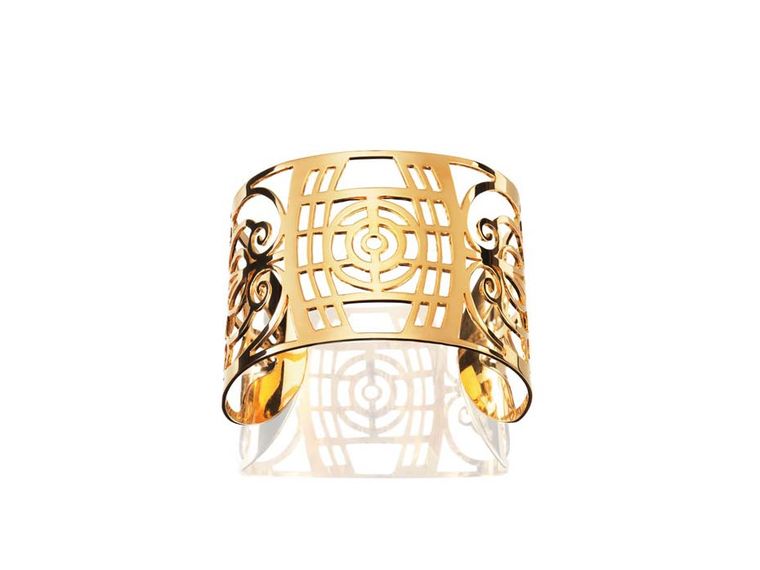  Efva debuted her new Barcelona collection at COUTURE&nbsp;this year and we're hot for this Art Deco-inspired gold cuff.&nbsp; 