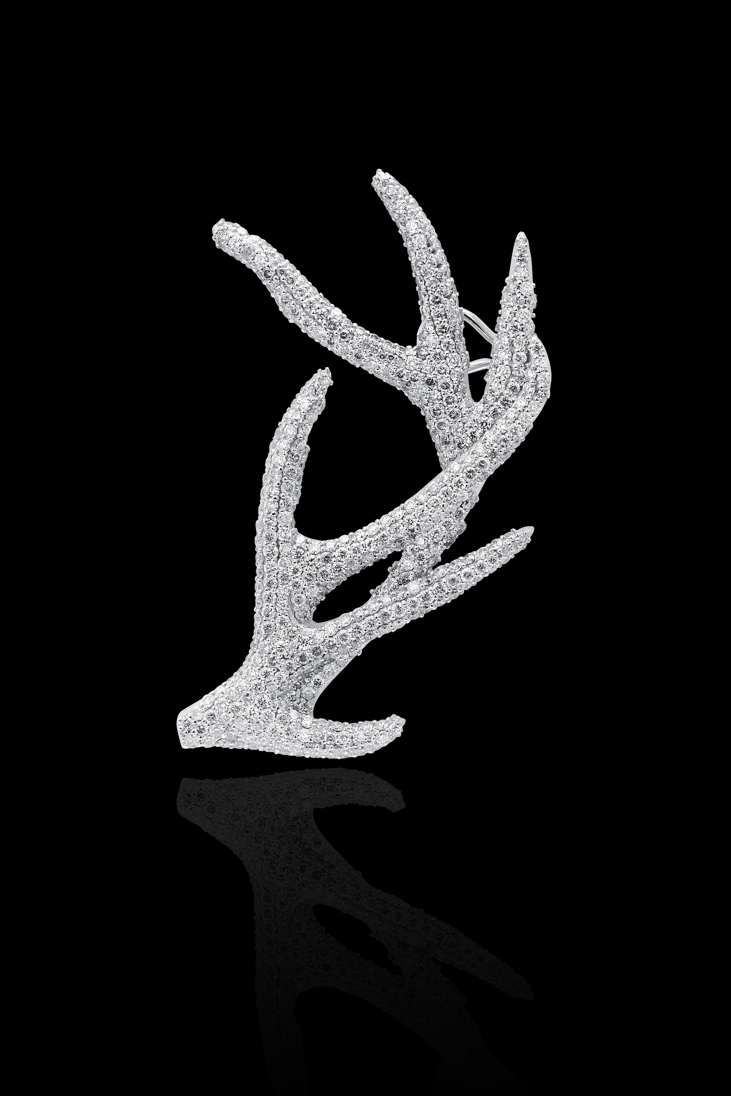  From her new Desire collection, a diamond and white gold ear cuff.&nbsp; 