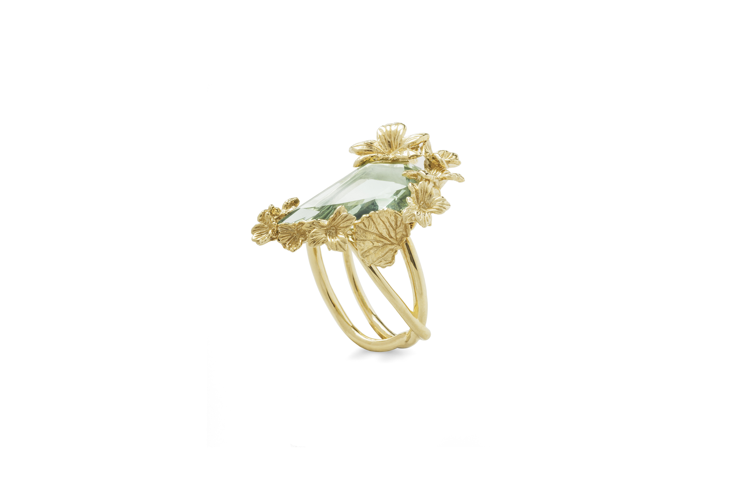 Side view of the Jordan Askill 18k yellow gold Viola Canadensis twisted shank ring with bespoke faceted green amethyst. 