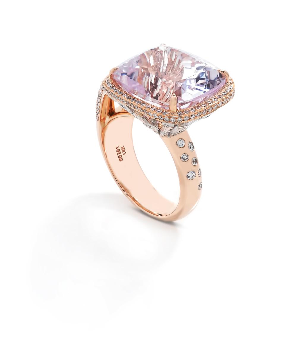  Trinity ring in 18k rose gold with a cushion-cut kunzite and diamonds.&nbsp; 
