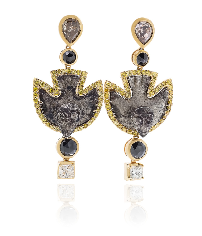  ANTIQUITY 20k yellow gold earrings with a pair of detailed Inca silver birds, c. AD 1300 - 1500.&nbsp; 