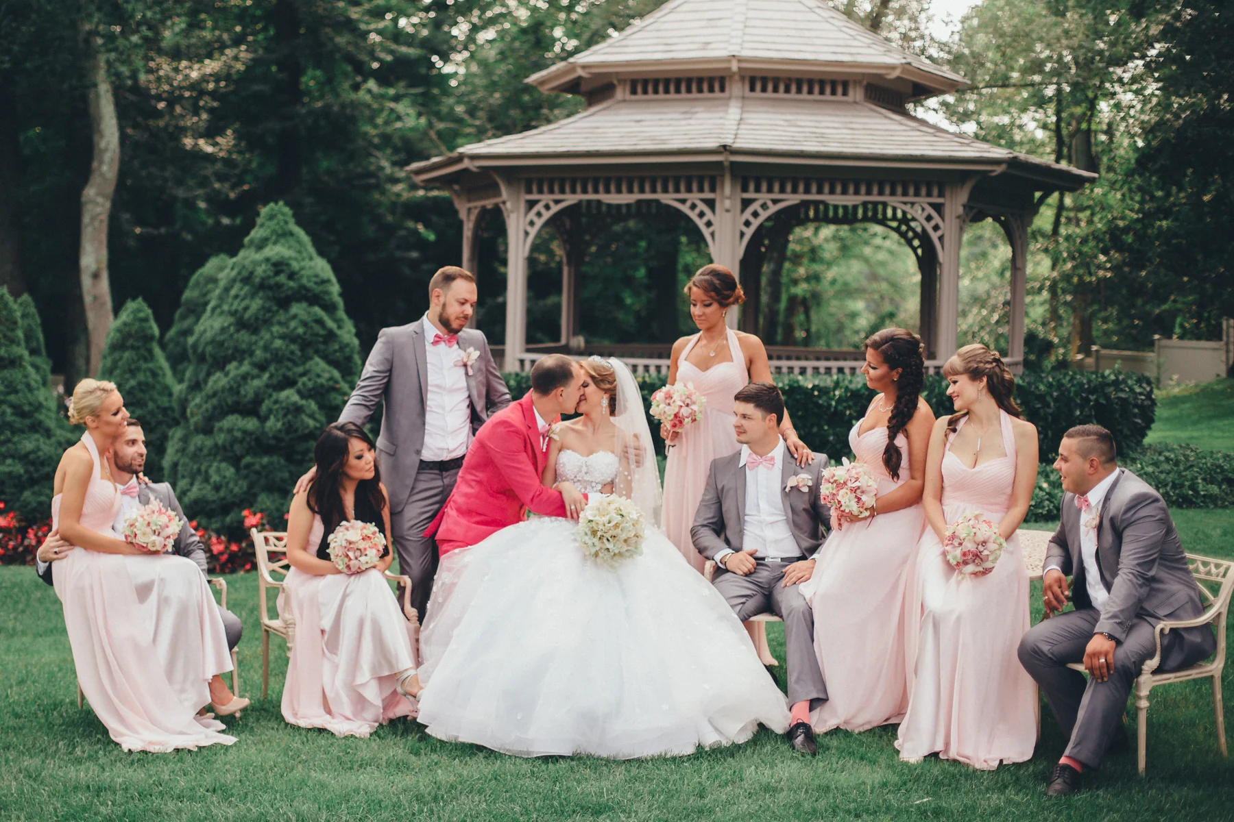 Stylish Brooklyn Wedding in Crest Hollow Country Club by Brooklyn NYC Photographer Boris Zaretsky