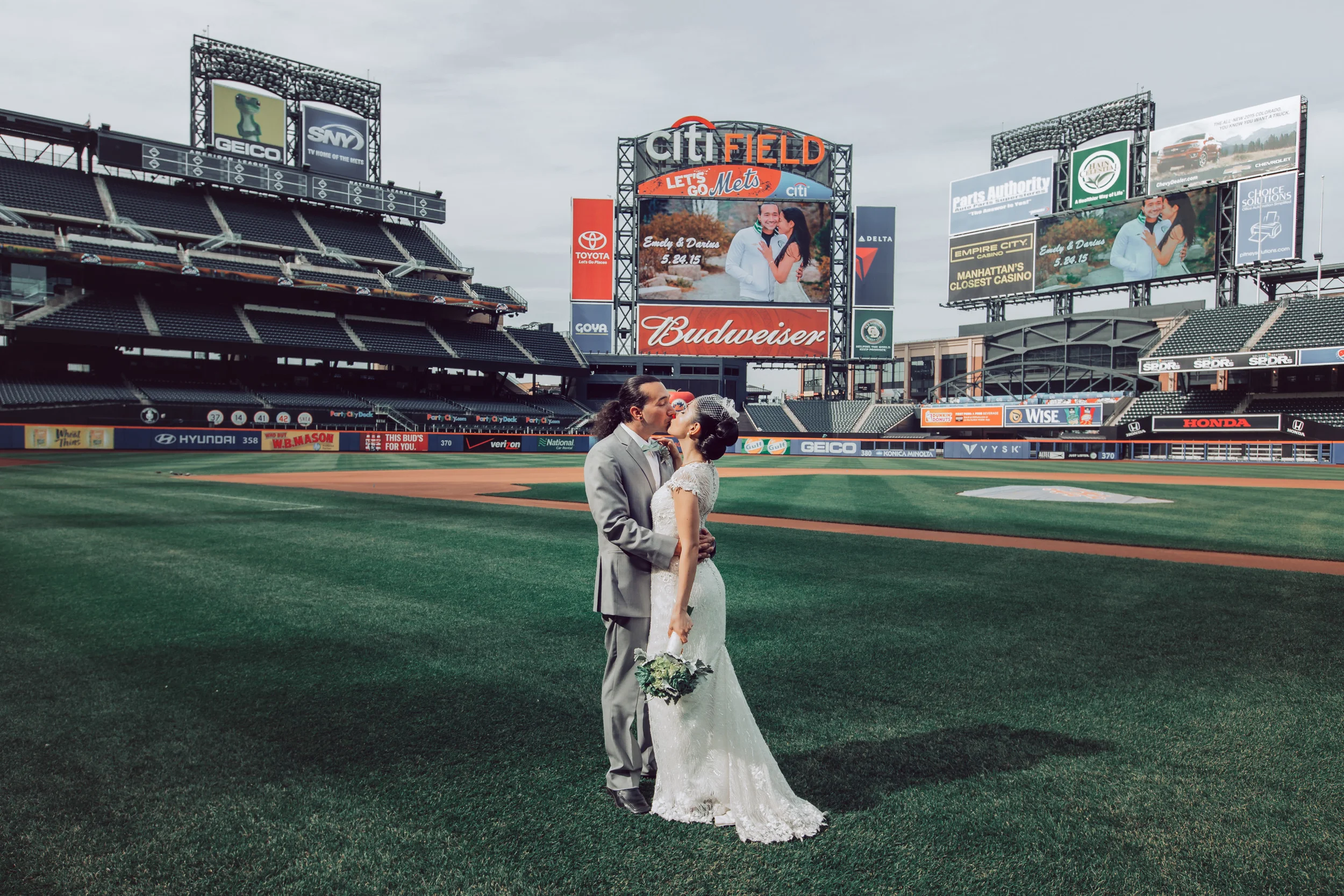 Home Run NYC Wedding at Citi Field by Brooklyn Wedding Photographer Boris Zaretsky