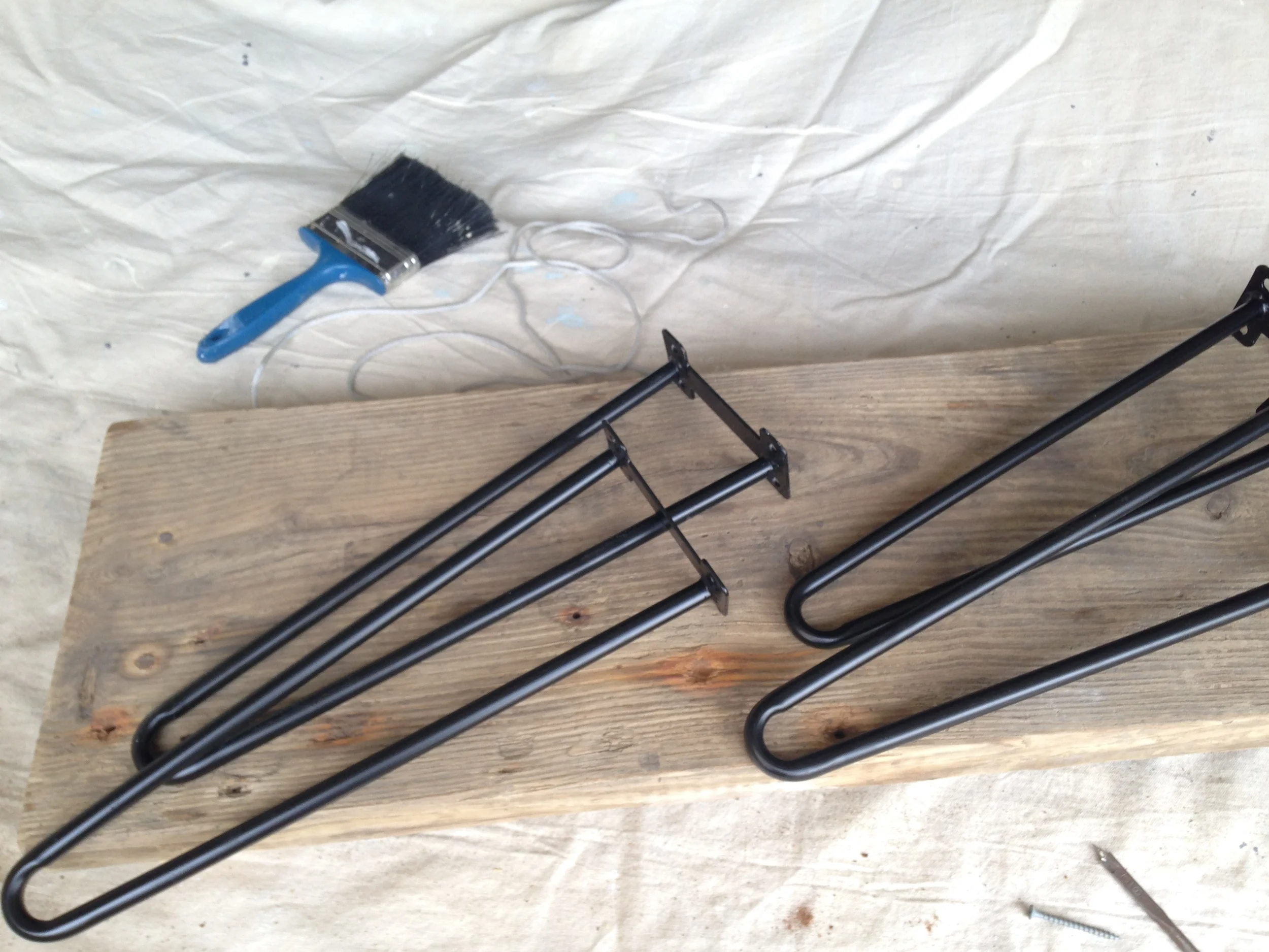 Reclaimed Wood + Retro Legs = Beach Casual