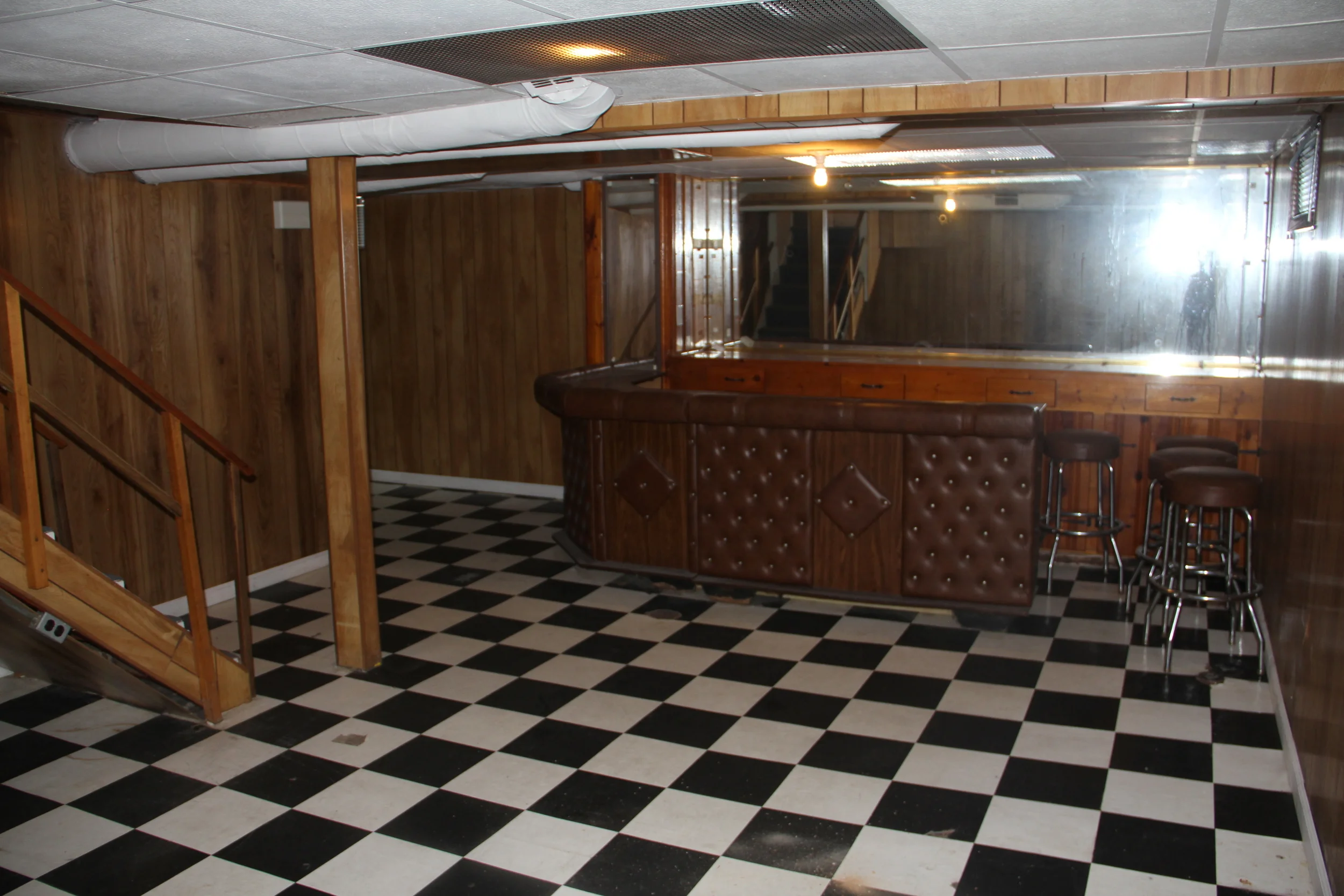 19475 Stoeple Basement Bar.jpg