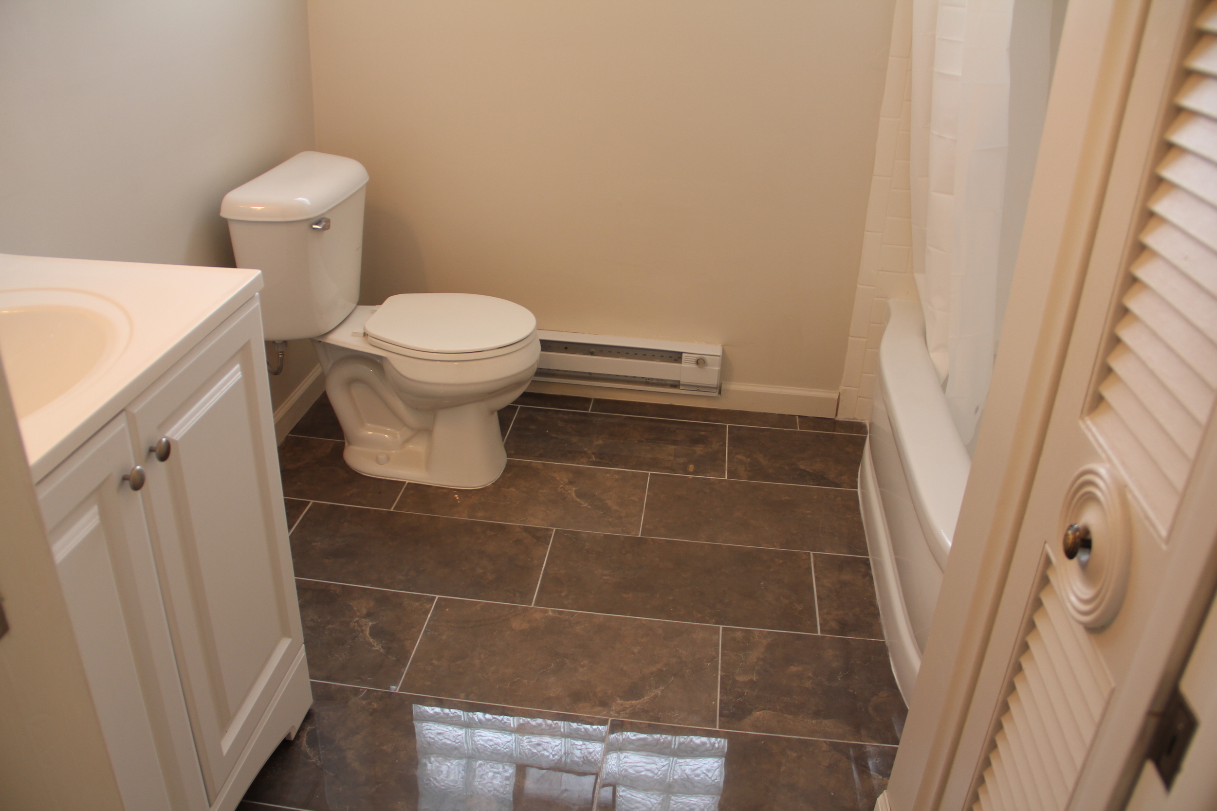 Master Bathroom (1).JPG