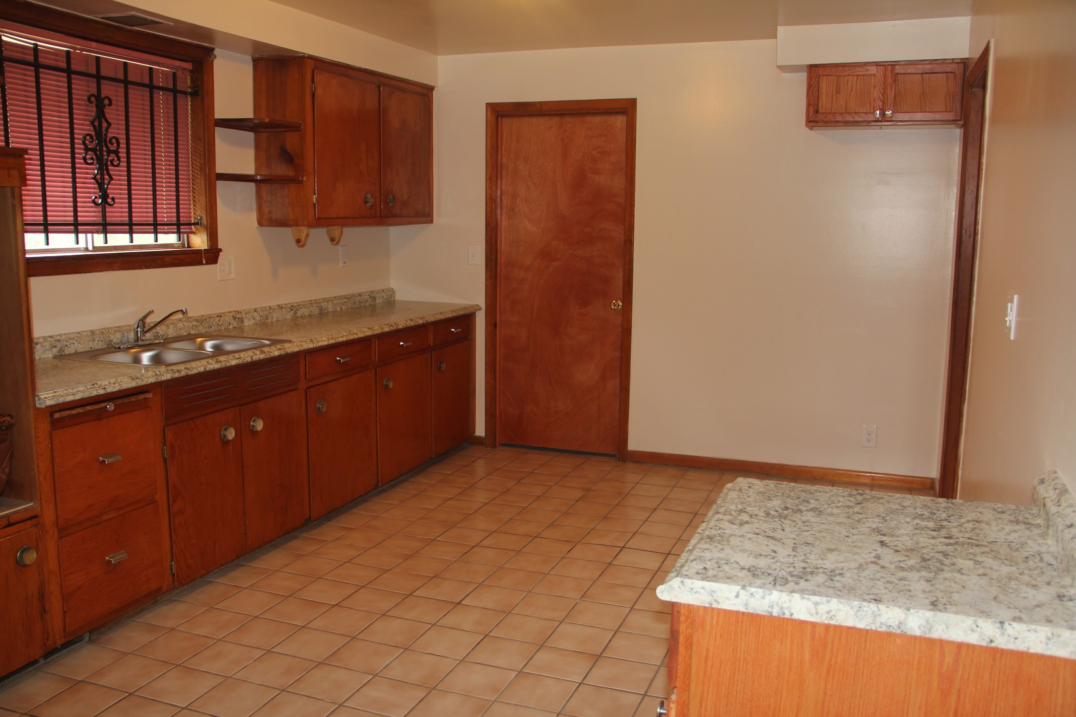 17631 Belden-kitchen.jpg