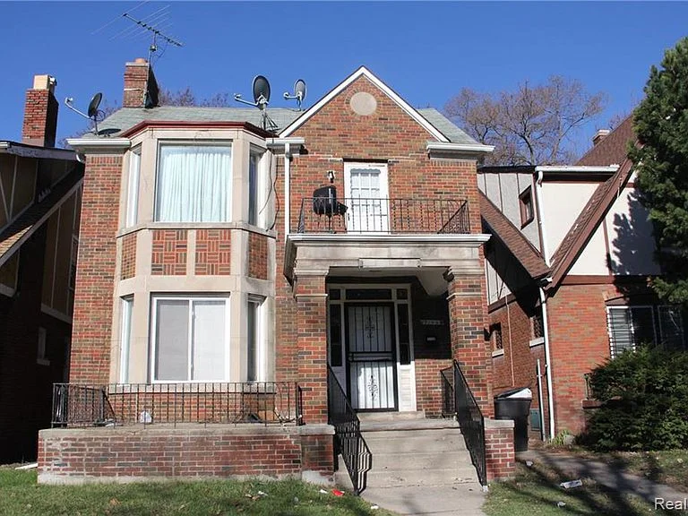 17133 Roselawn.jpg