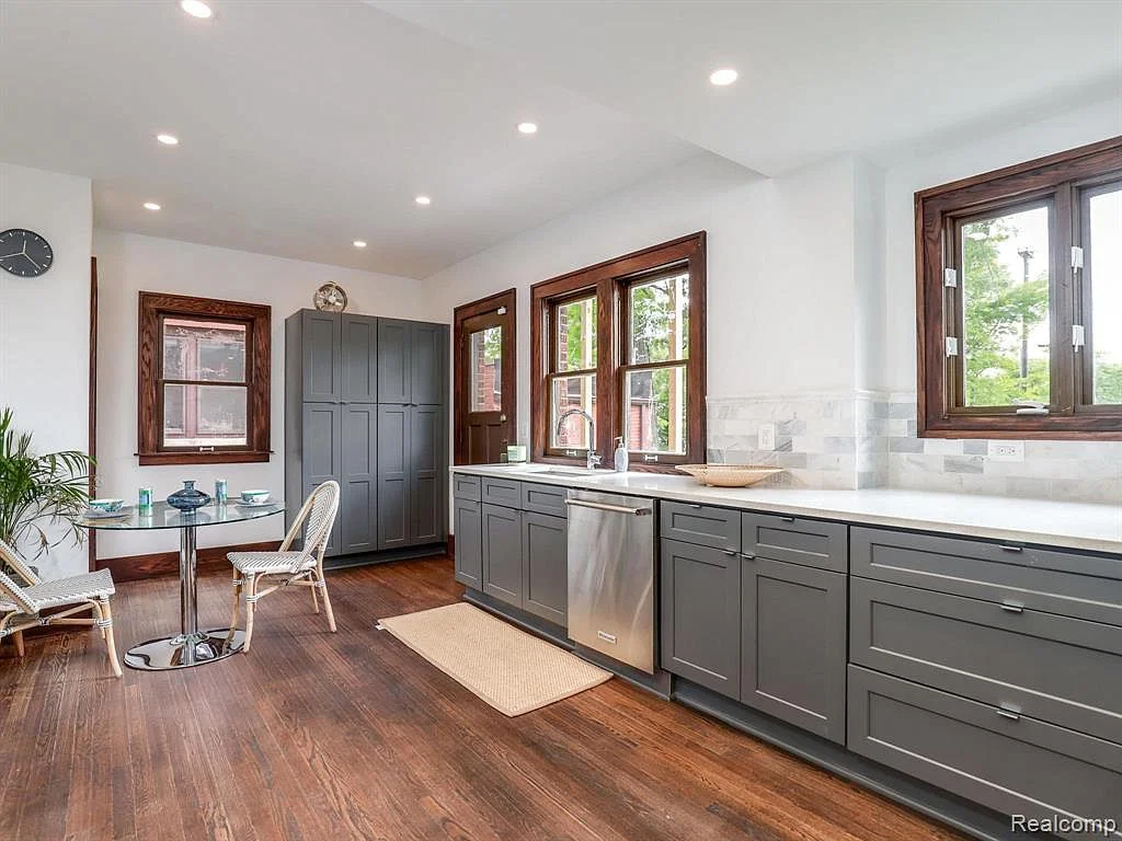 2915 Seminole Kitchen2.jpg