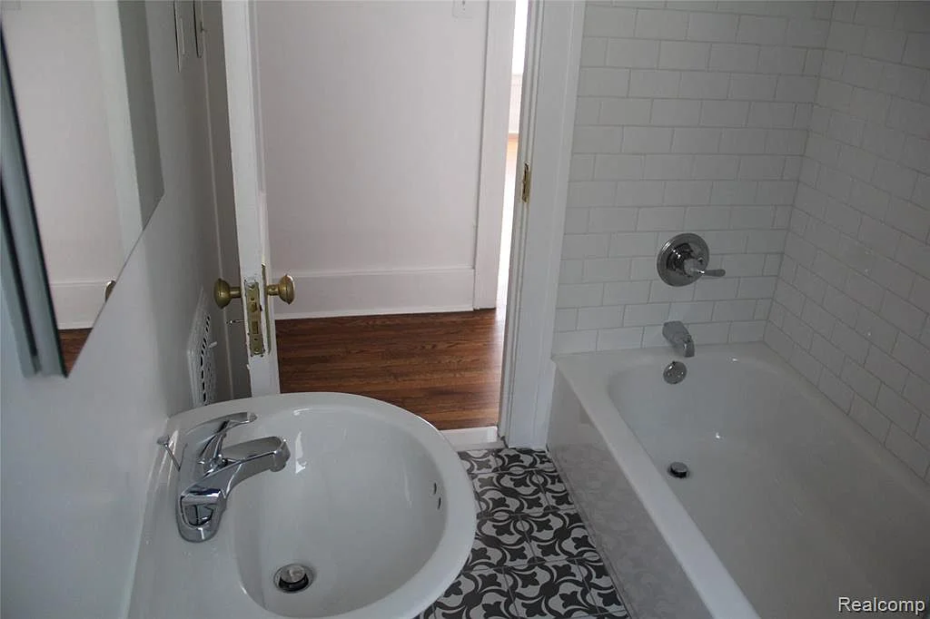 212 Marlborough Bathroom.jpg