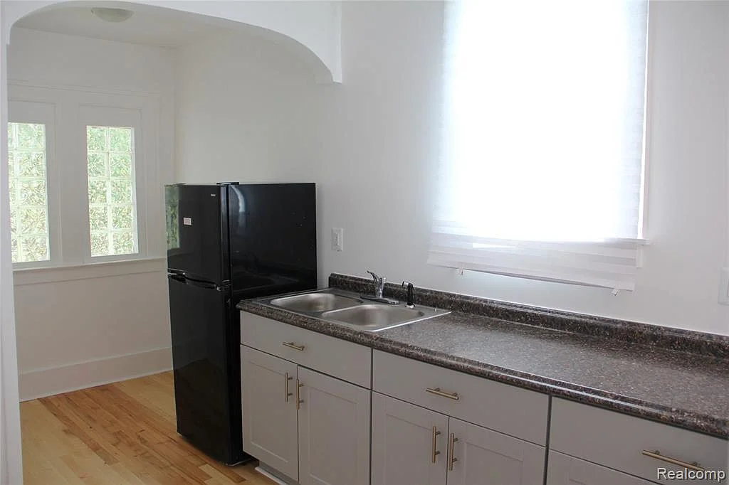 212 Marlborough Kitchen.jpg