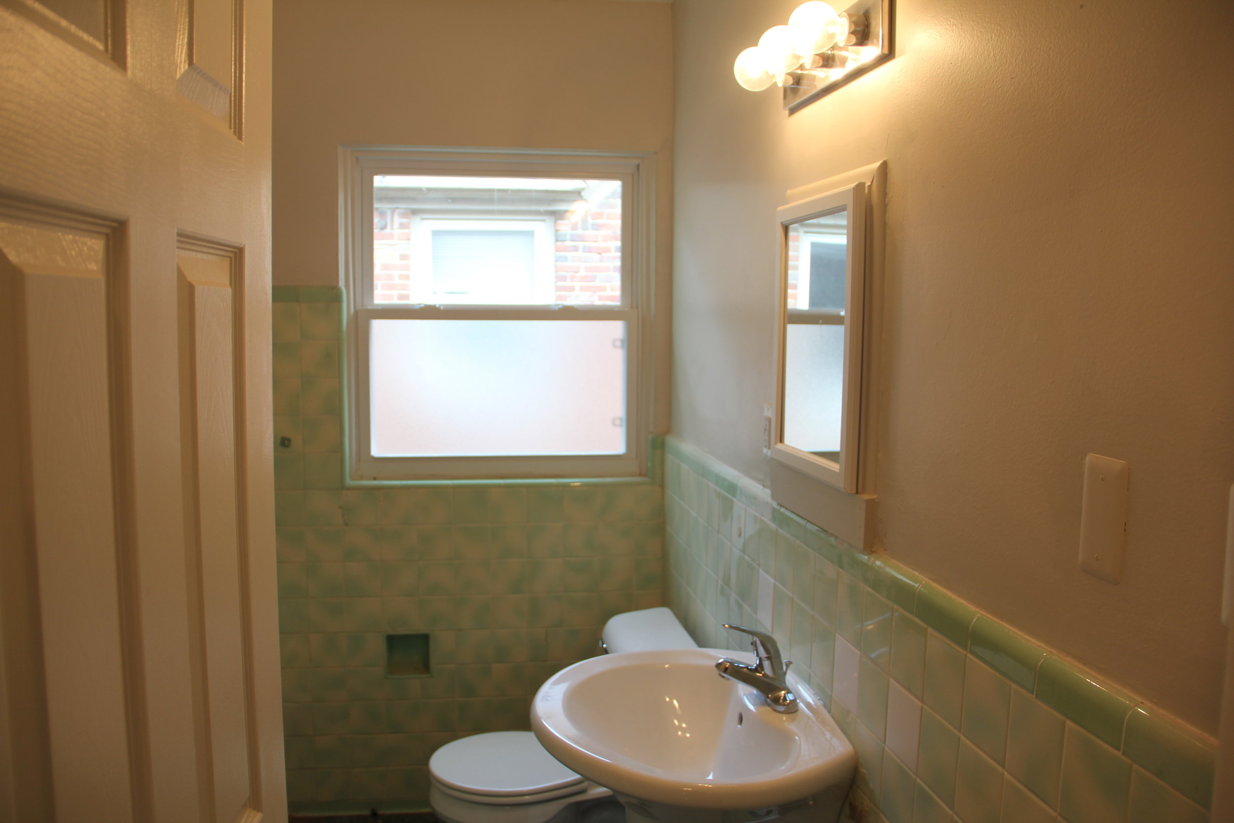 17521 Roselawn Bathroom 2.JPG