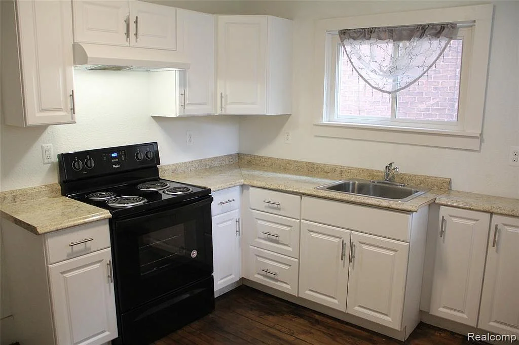 1207 Glynn Ct Kitchen.jpg