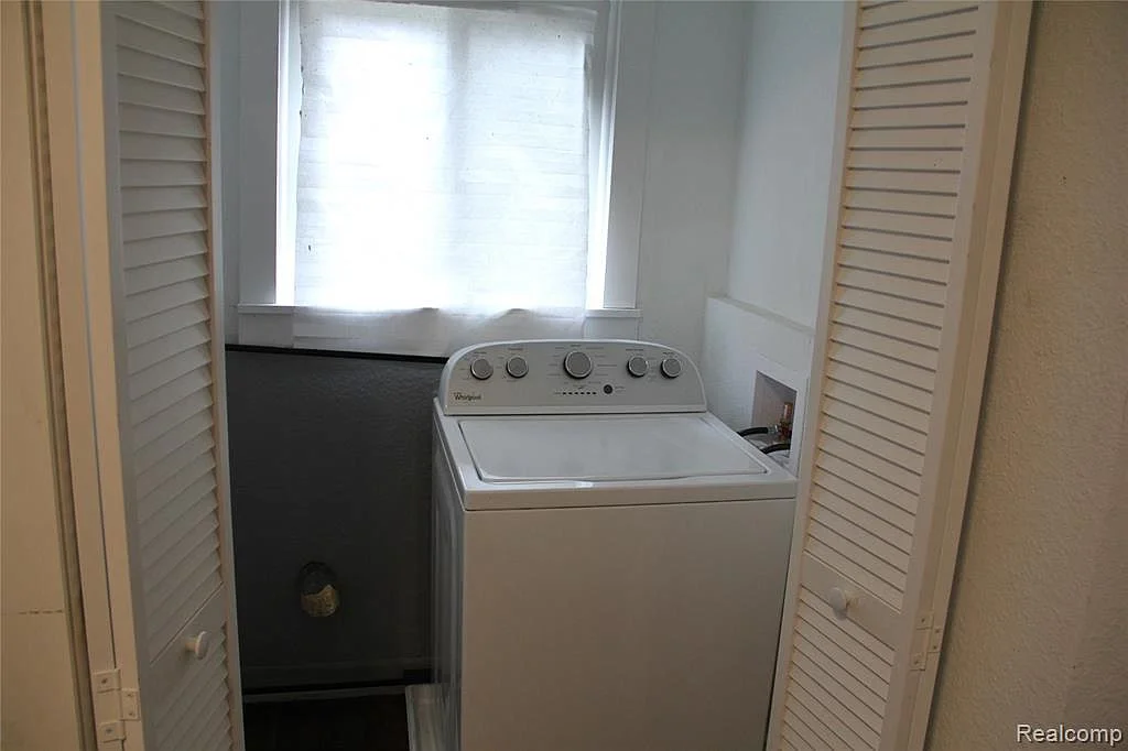 1207 Glynn Ct Laundry.jpg
