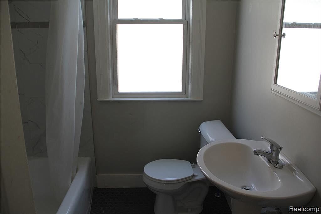 1796 Baldwin Bathroom.jpg