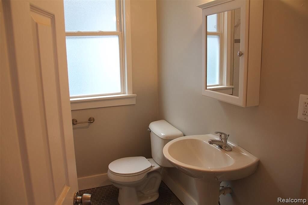 1792 Baldwin Lower Bathroom.jpg