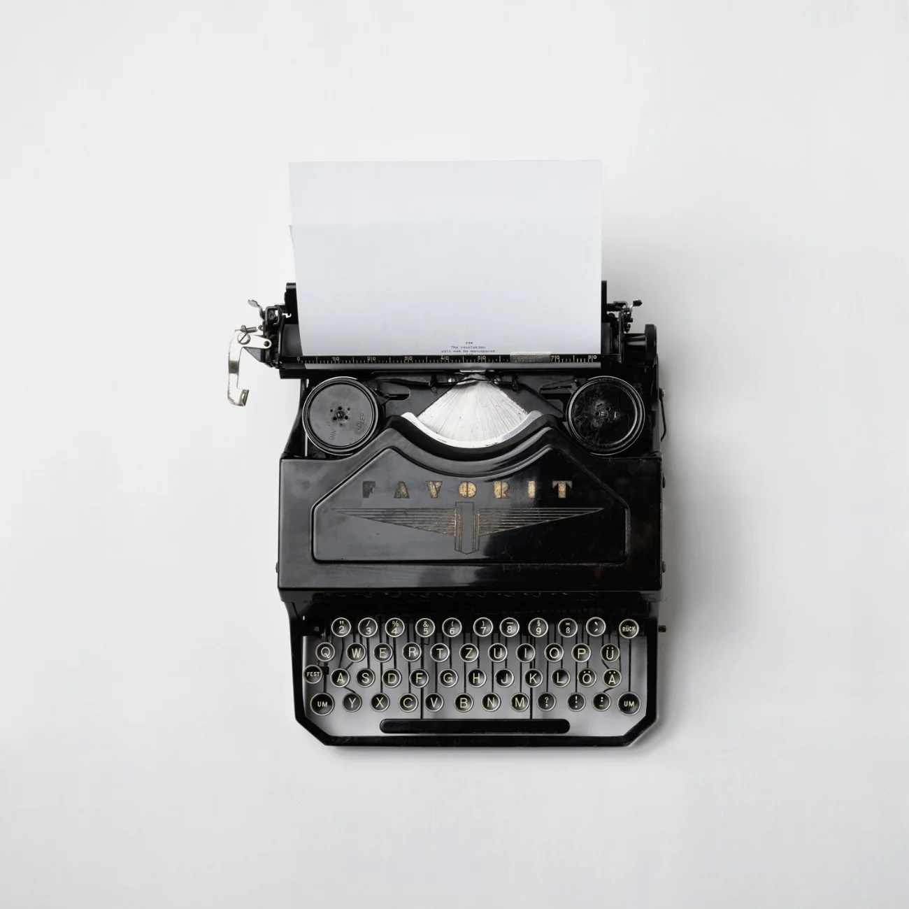 LJIZlzHgQ7WPSh5KVTCB_Typewriter.jpg