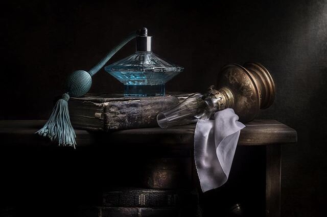 Fragrance
#perfume #sculptingwithlight #lightpainting #paintingwithlight #stilllifephotographer #stilllifephotography #nikond7200 #baroquestilllife