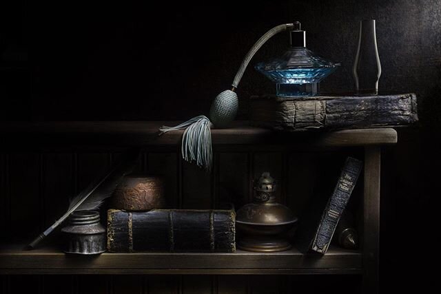 My Shelf-full of Relics
#sculptingwithlight #lightpainting #paintingwithlight #stilllifephotography #stilllifephotographer #tabletopphotography #perfume #dramaticlighting #nikond7200