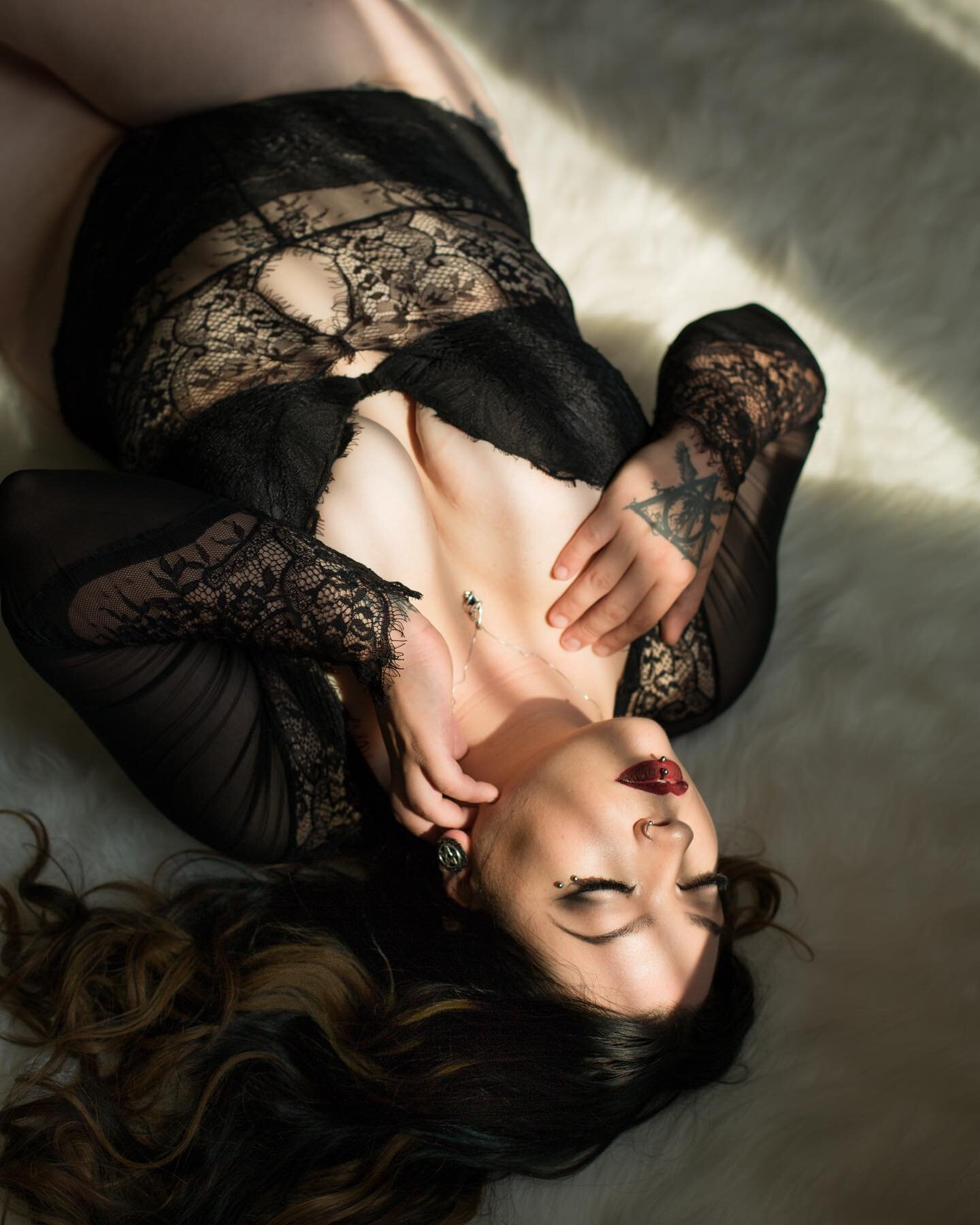 Killing me in this black long sleeve lace one piece. 🖤 Guess what?! I have this one in my client closet! 

.
.
.
#boudoirbykaleigh #moab #moabphotographer #kaleighwelchphotography