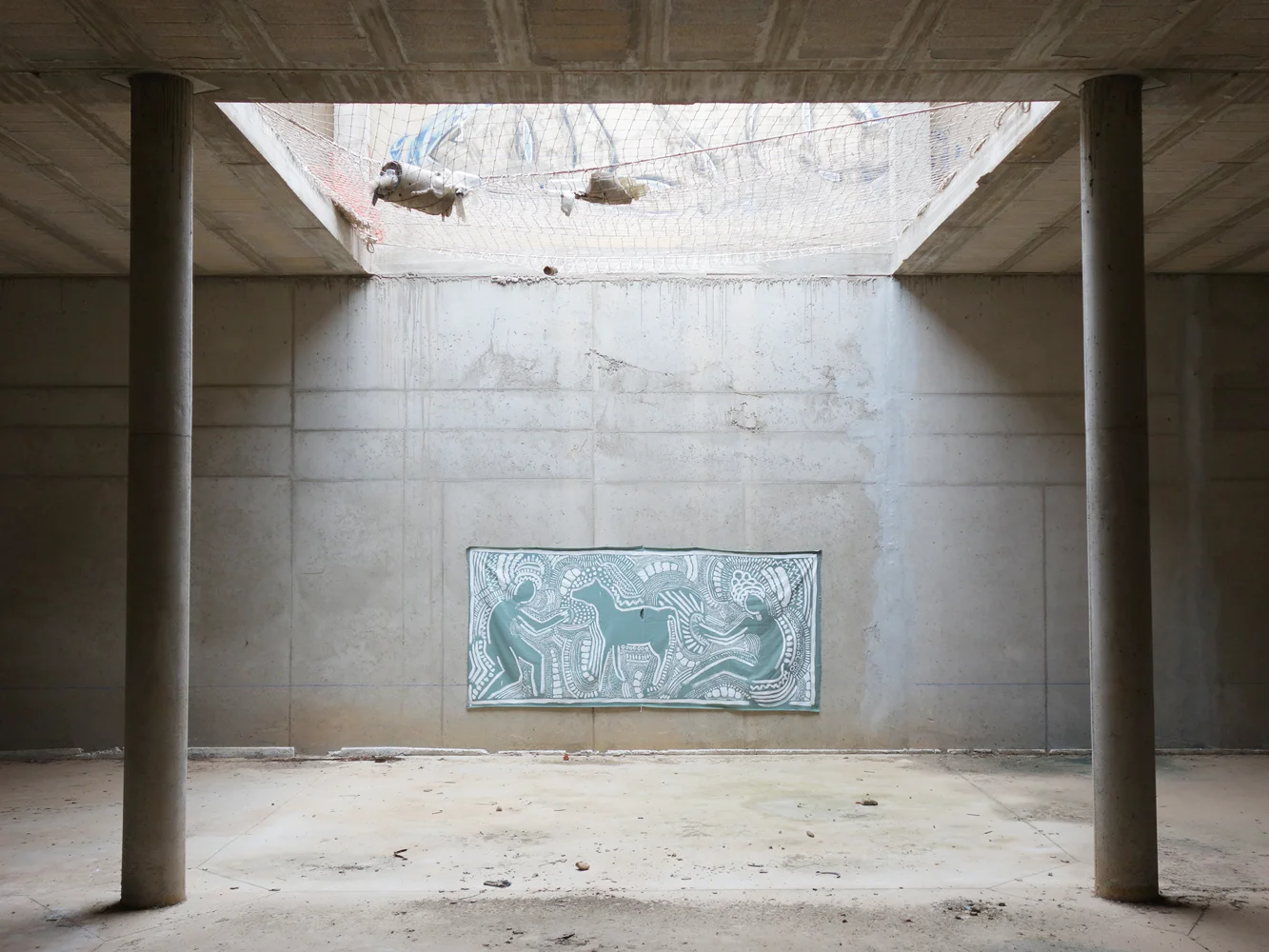 horse_green_spain_abandoned_building.jpg