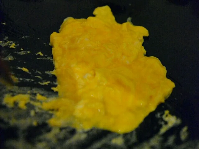 rørestek egg, ta det av varmen mens det ennå er litt vått 鸡蛋轻烧点,别炒好
