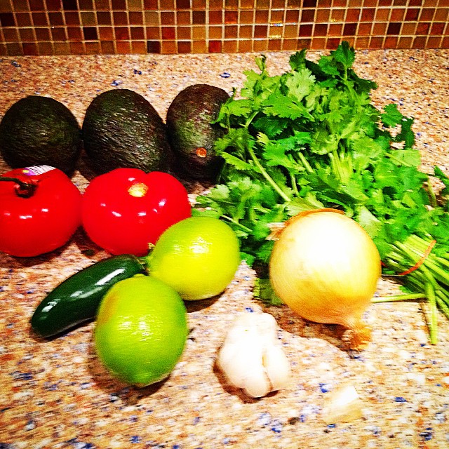 Awesome Guacamole: 3 avocados 1 small onion 2 cloves garlic 1 lime 3 T cilantro 2 diced tomatoes 3/4 tsp of cumin 1/2 tsp Himalayan salt 1/2 jalapeño #guacamole #healthyeating #totalwellness #fitness #transformnutrition #instahealth #lifestyle #diet