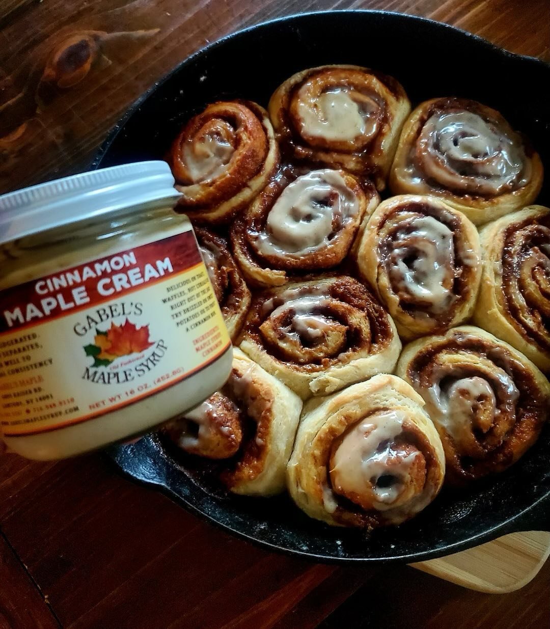 Cinnamon rolls glazed with Cinnamon Maple Cream 🍁🍁#yum #pastry #maplerecipies #welovemaplesyrup