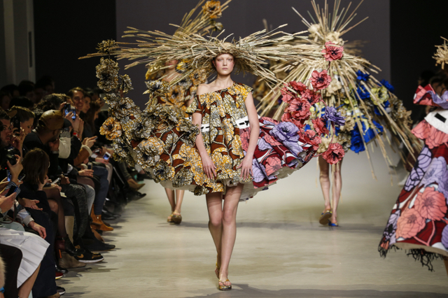 Yumi, Viktor&Rolf Haute Couture Spring/Summer 2015, Van Gogh Girls Image Credit: Team Peter Stigter
