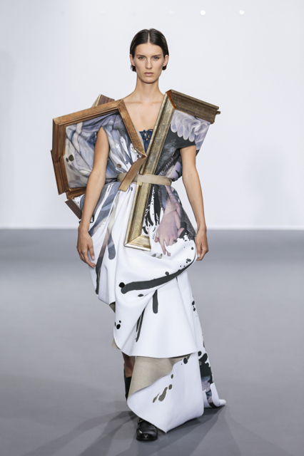 Marte-Mei, Viktor&Rolf Haute Couture Autumn/Winter 2015, Wearable Art Image Credit: Team Peter Stigter