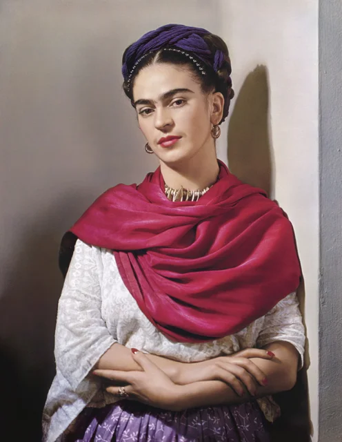 Nickolas Muray - Frida Kahlo with red 'rebozo' 1939 - carbon print - The Jacques and Natasha Gelman - Collection of Mexican Art - © Nickolas Muray Photo Archives - Supplied by Art Gallery of NSW