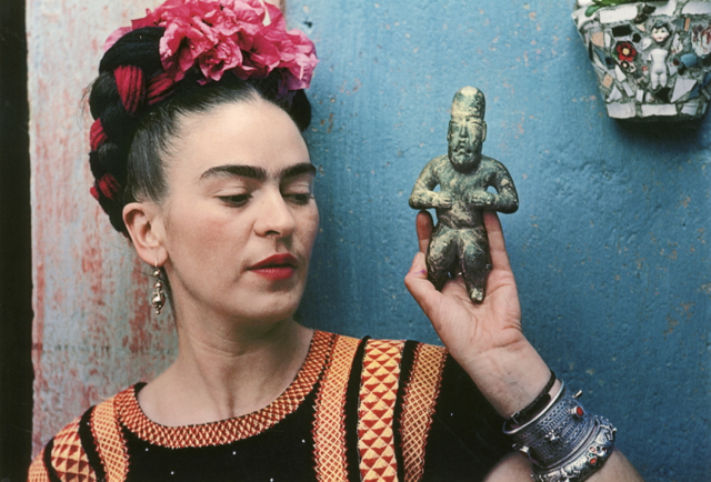 Nickolas Muray - Frida with Olmec figurine, Coyoacan 1939 - colour carbon print - Courtesy of Throckmorton Fine Art, Inc - © Nickolas Muray Photo Archive - Supplied by Art Gallery of NSW