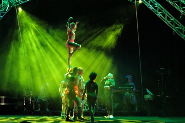 circusoz02.jpg
