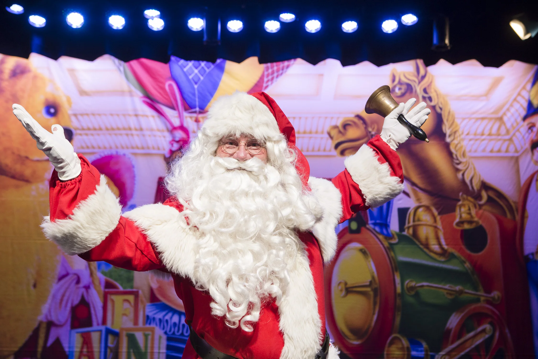 santachristmasspectacular03.jpg