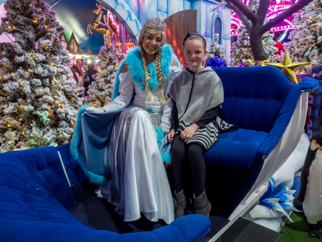 santasmagicalkingdom03.jpg