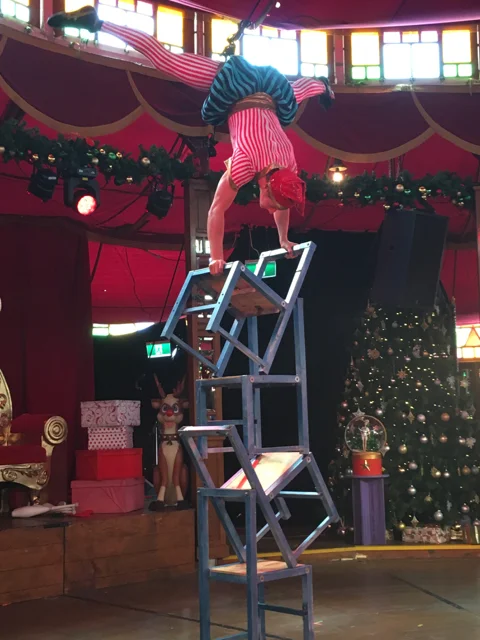 santaschristmasspectacular06.jpg