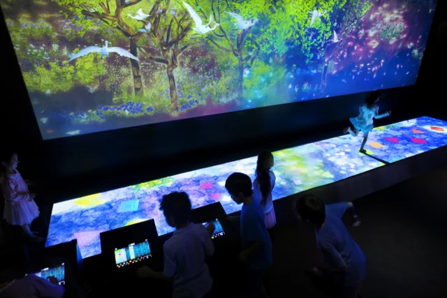 Create! Hopscotch for Geniuses - Photo credit: TeamLab