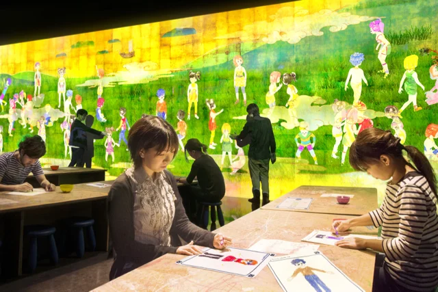 Sketch People - Photo credit: TeamLab