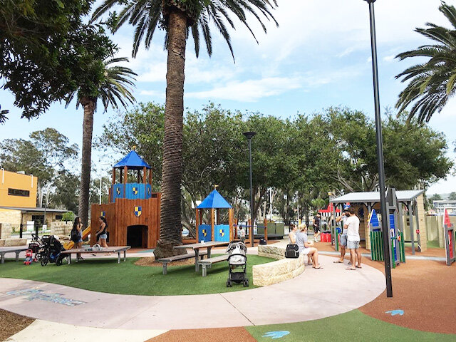 Berry Reserve Playground with nearby Tramshed Café - Photo Credit: @busycitykids