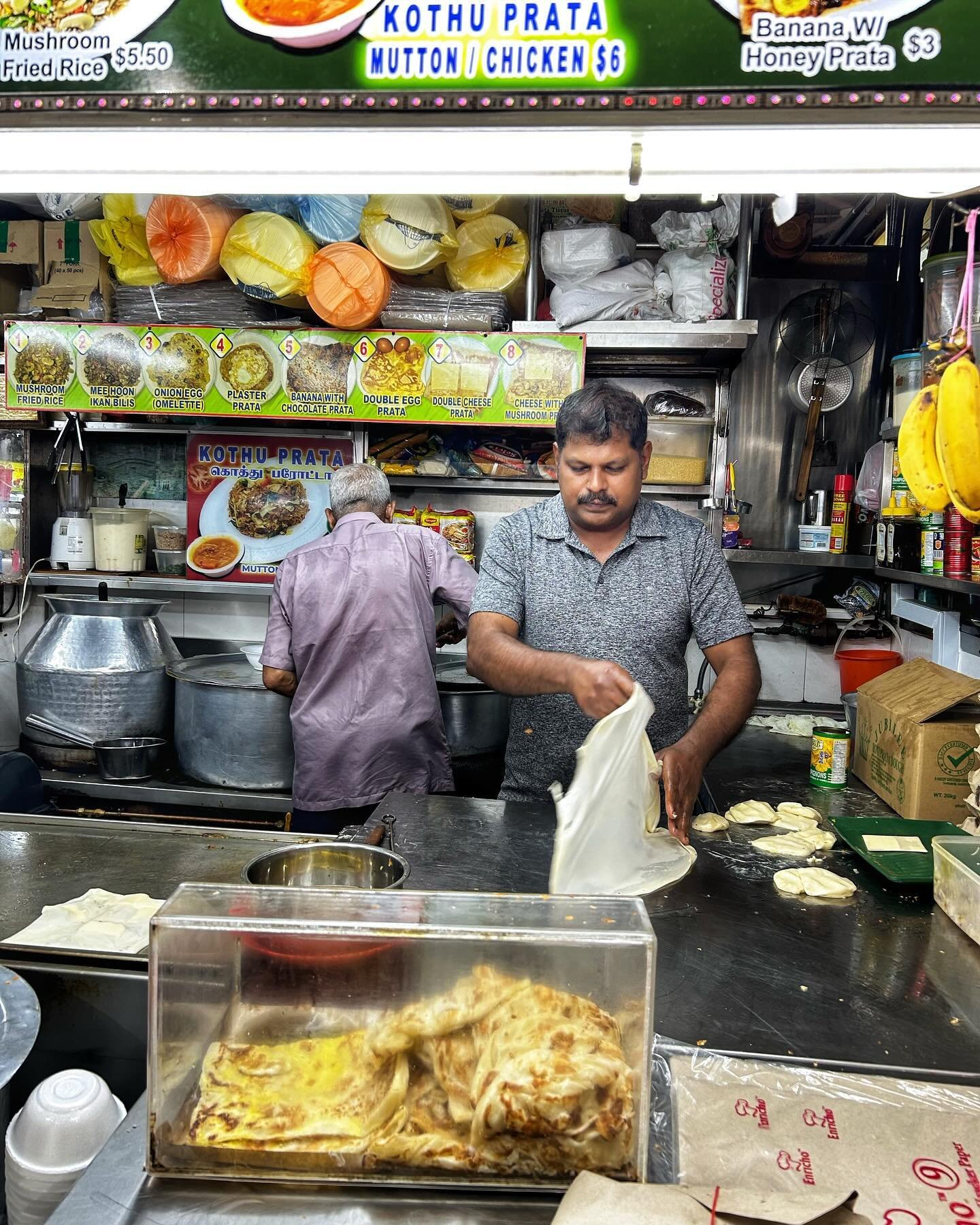 #singapore You can&rsquo;t go to Singapore without visiting one of their Hawker centres! Kids liked cheese prata, naan breads, coconut juice and sugar cane juice from Tekka Centre. We liked the chicken curry and gravy that came with the pratas. We wi