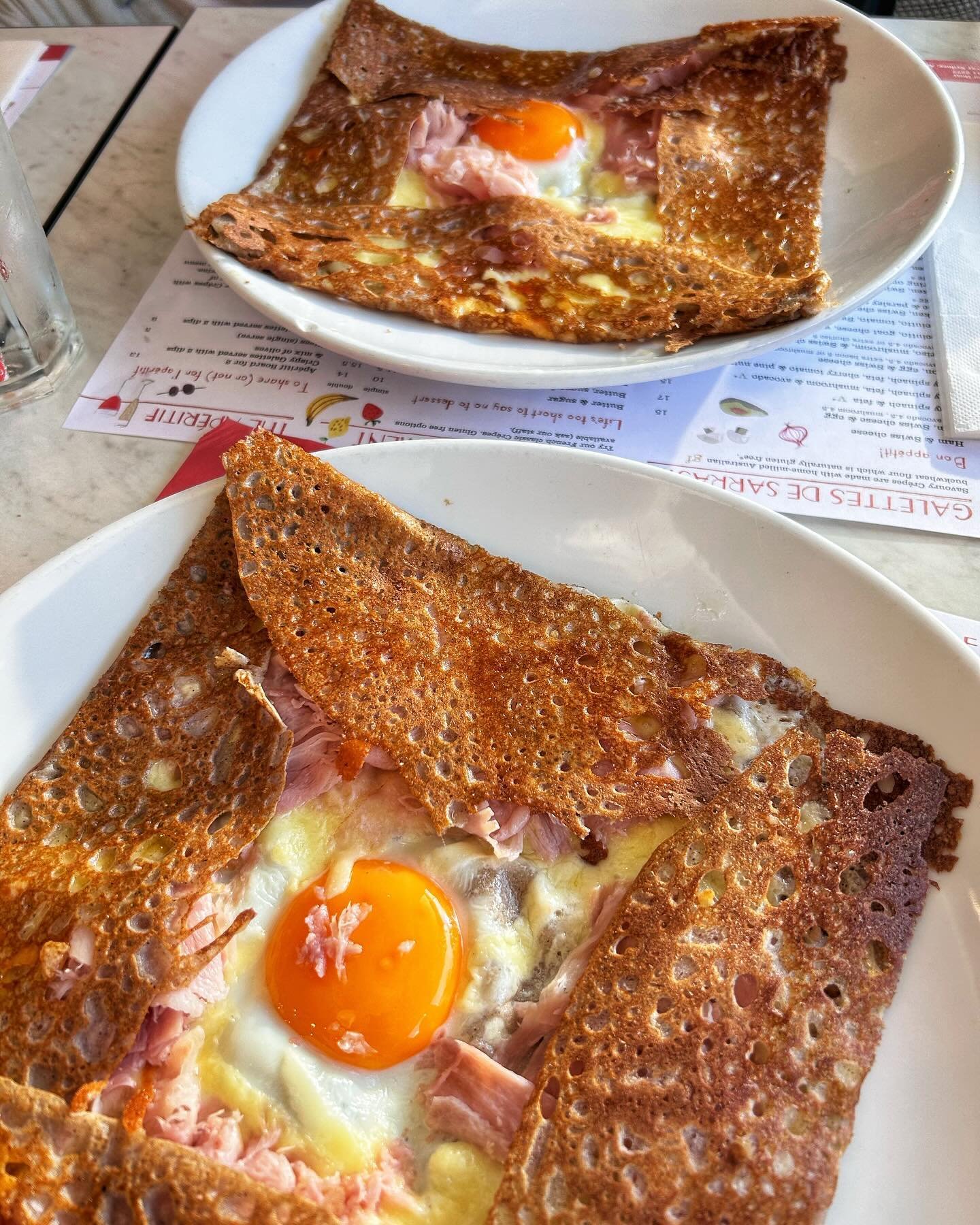 #sydney Our favourite lunch places in the city 🥰 Ham, Swiss &amp; Cheese galettes for Mister and I and a Mushroom &amp; Cheese galette for Miss from @fourfrogscreperie 🇫🇷😋. Followed by @gelatomessina ice cream 🍦 We walk it off, don&rsquo;t worry