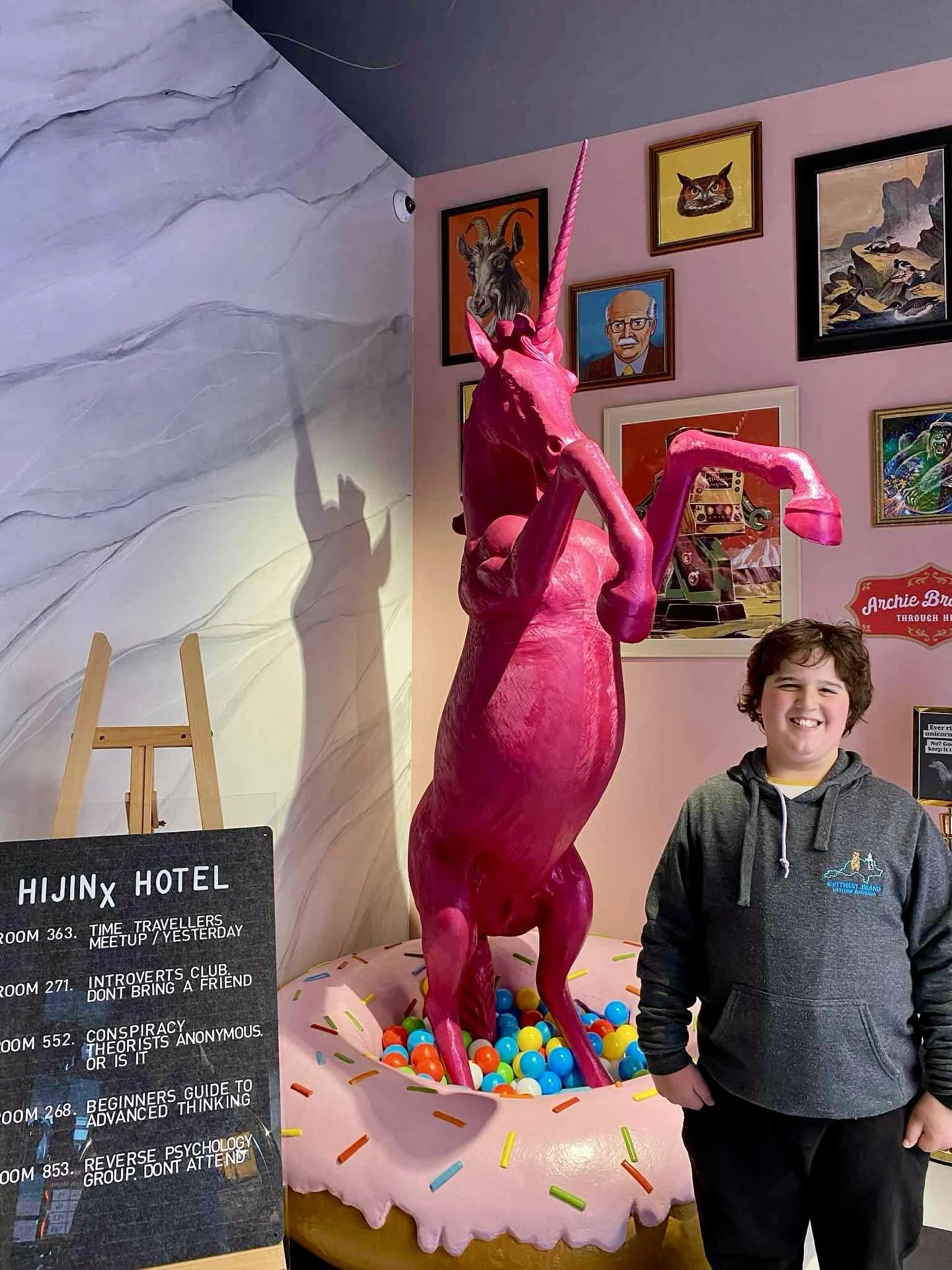 #Melbourne REVIEW &ndash; NEW Hijinx Hotel QV Melbourne. We recently sent our elite challenge room contributors, @kel_amarna and the gang, to check out the NEW Hijinx Hotel and Archie Brothers at QV Melbourne, now open to the public!

Here&rsquo;s th