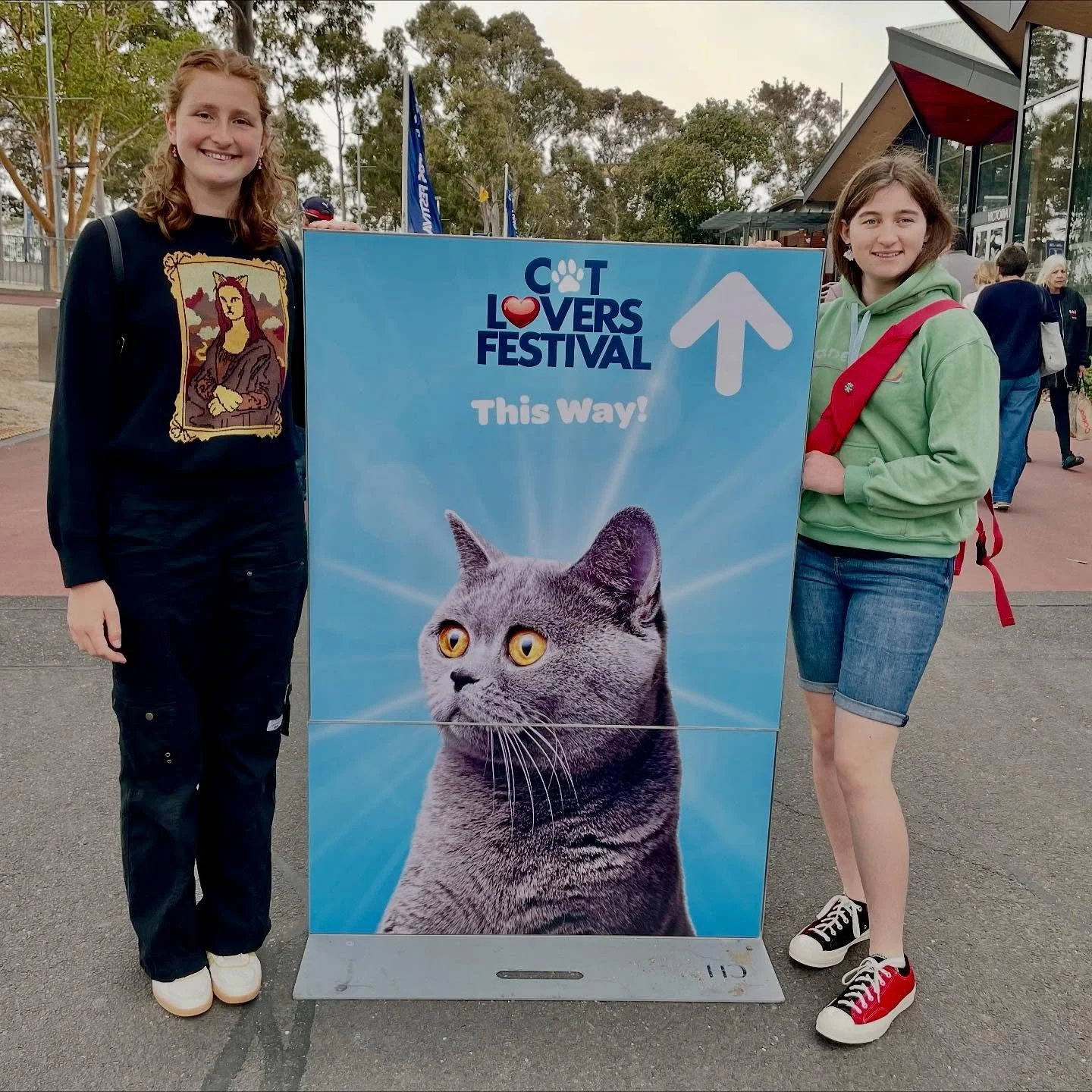 #melbourne Our giveaway winner had the best time at the @thedogloversfestival and @catloversfestival today - on again tomorrow at the @melbourneshowgrounds - pats and cuddles included 🥰 Thank you Klaudia for sharing these great photos! #dogloversfes