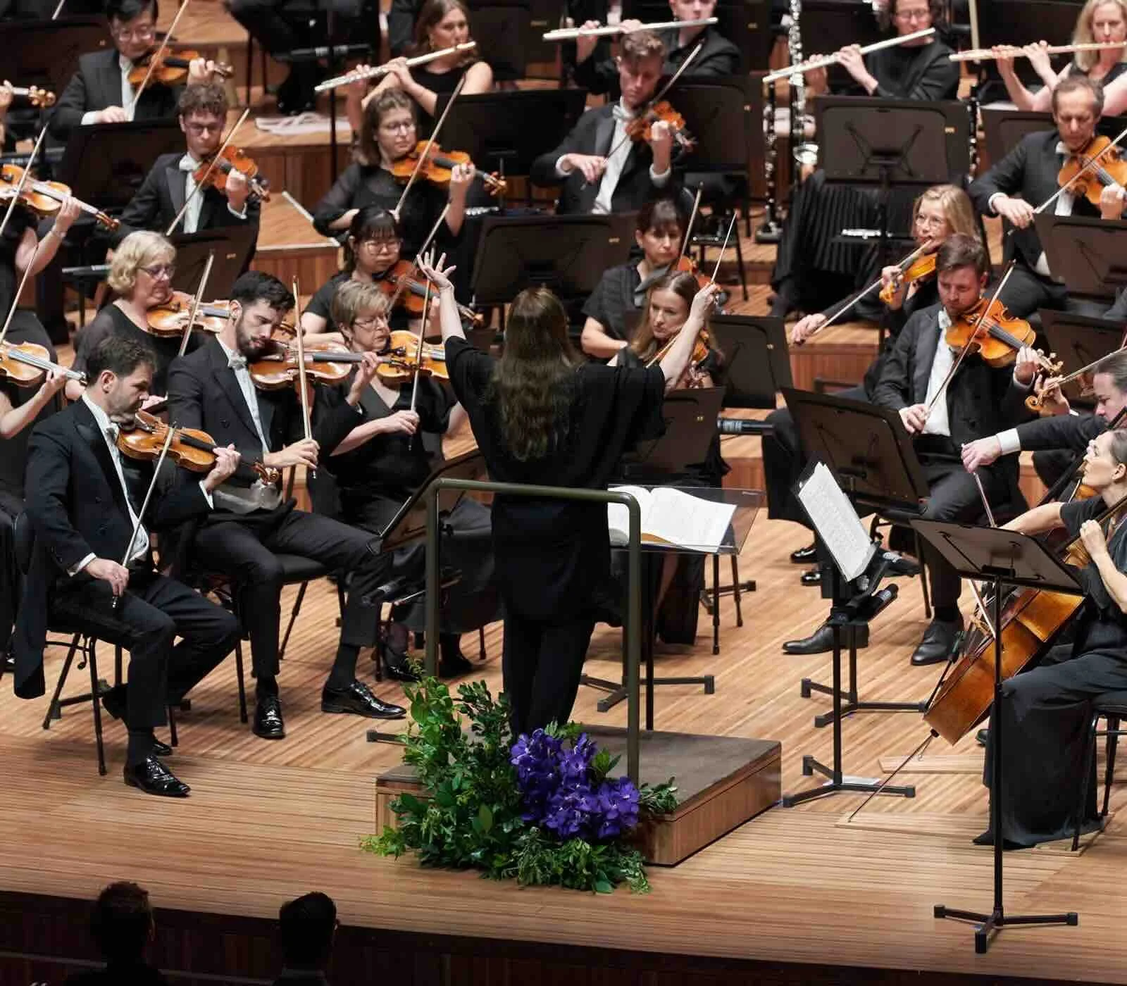 Simone Young conducts Mahler’s Song of the Earth