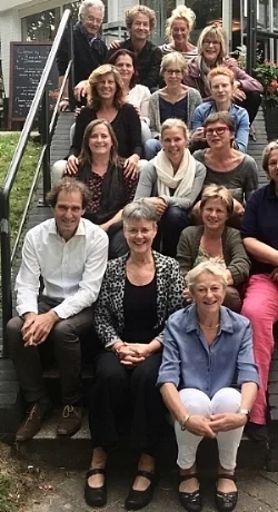 Yolanda vH rechtsboven.. en ik een trede lager. 