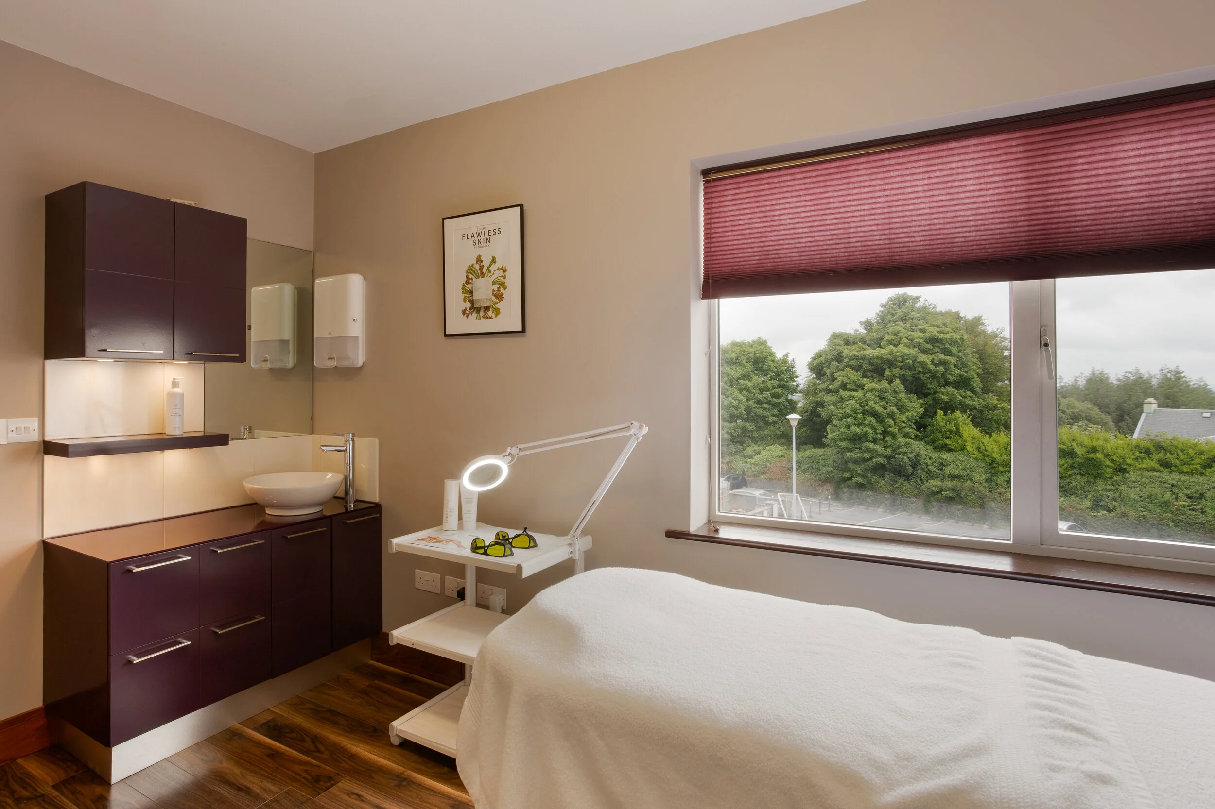 Laser room no machines Elysium 2021.jpg