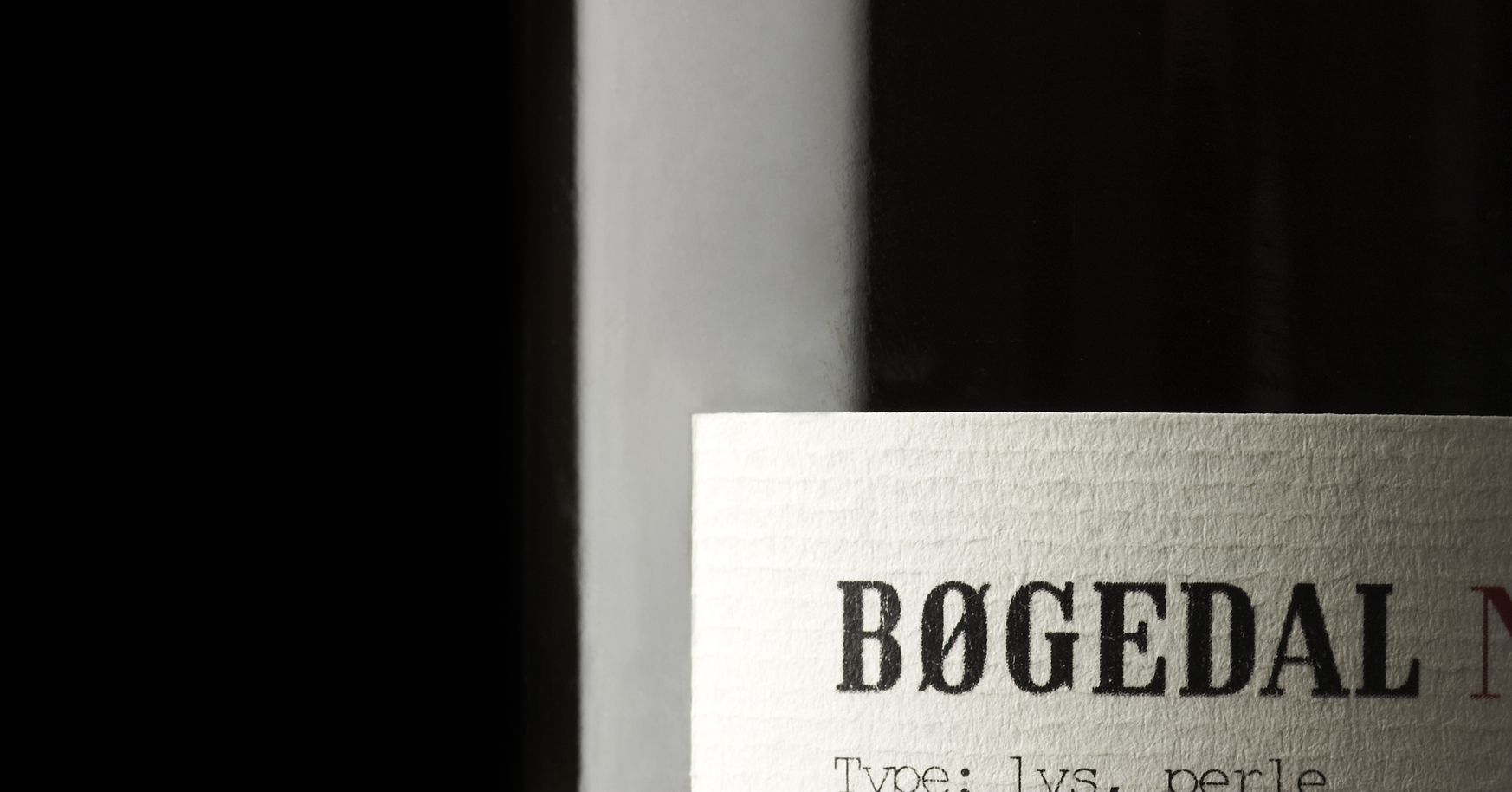 Bøgedal brewed on barley from Nordic Gene Bank Bøgedal have found a treasure trove of taste in the Nordic Gene Bank at Swallows Bart . Old Danish grains have opened up new flavors and possibilities for the beer and now Bøgedal produces malt that is not just malt, but a documentation of a Danish legacy. But it takes patience for each new variety represents 5 years of careful labour - from the first planting to the brewing of 700 bottles of beer. Over the next several years we plan to go on tasting and discovering in order to select the most interesting varieties. Bøgedal is eagerly anticipating the ability to grow and malt even more heritage grains. It will be a long journey, but since our production has been founded on an ethos of tradition and handcraft we are prepared to invest both time and care into producing a superior beer. Many compare the taste of the first brew with champagne or top quality white wine. It is a delicate experience with interesting flavour notes that appear clear and clean side by side. #Bøgedal logo #Bøgedal #Boegedal #Boegedal