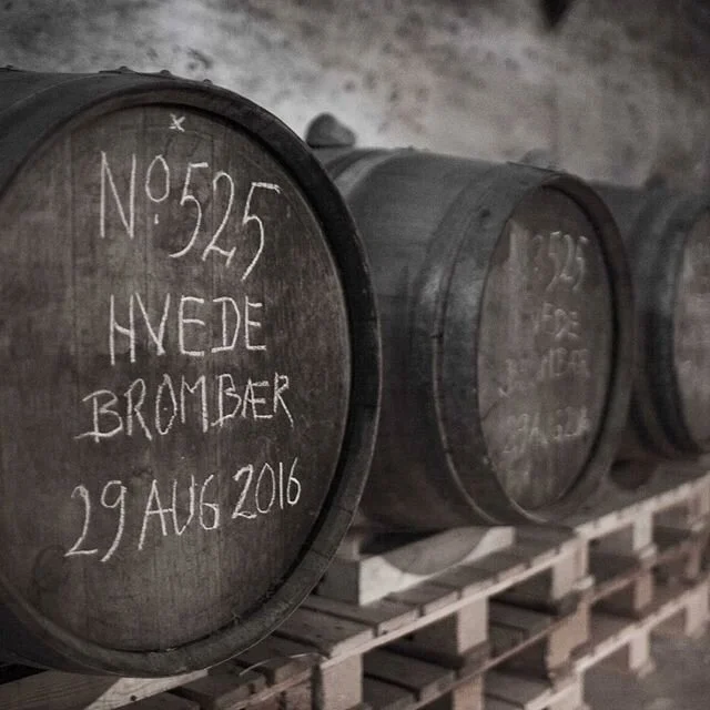 One can never spend time enough around Oak barrels. We have 6 new Sour'ish come up this May. 3 have been on Oak for 2 years. It's exciting. 
På Foodexpo i Herning 22-24 marts holder vi hverdag kl 11 en smagning på udvalgte Sour fra Bøgedal og giver  lidt baggrundsviden om Sour. Møde os på Stand 3345. 
#boegedal #artisanbeer #øl #danskøl #beer #vintagebeer #gravitybeer #godtøl #fritfaldsbryggeri #gravity #manmade #håndlavet #vejle #craftbeer #specialøl #foodexpo2020