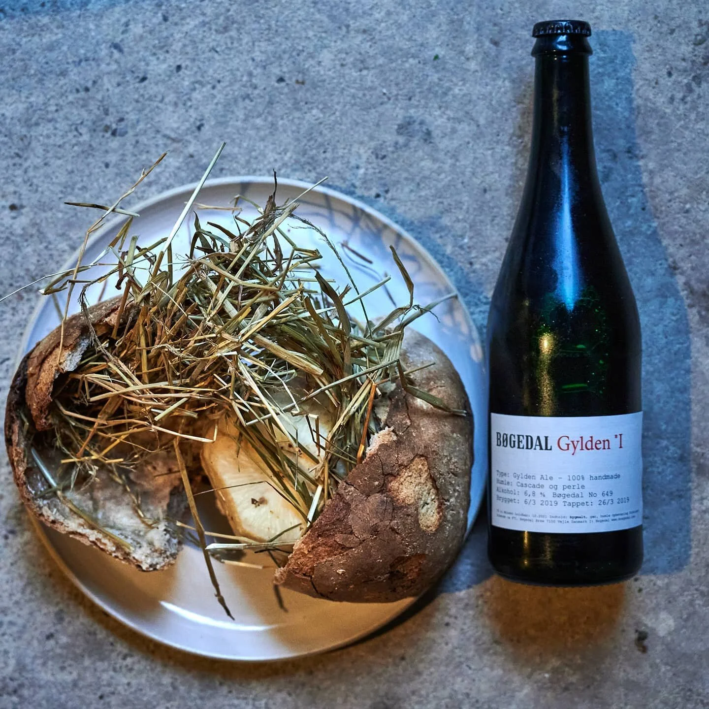 B&oslash;gedal Gylden #1 is one of our oldest recipes from 2006 or so. It's been on and off the portfolio, but luckily it always makes its way back. After maturing 1.5 years it has become one of my favourite. 

Here served with @michael_skovsgaard
Sa