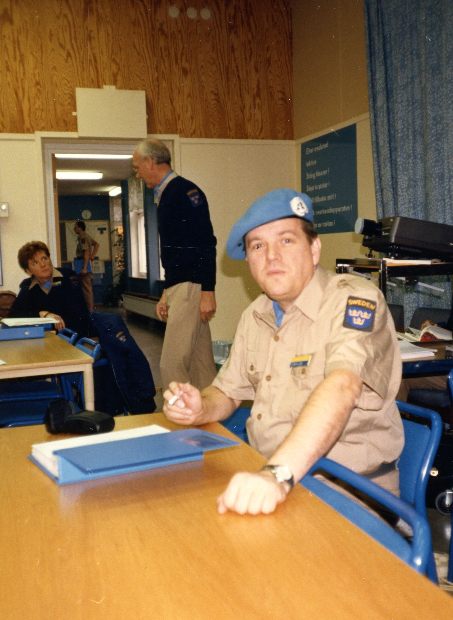    I bild: valövervakaren Stellan Bäcklund 